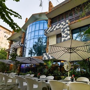 Oyo Cafe Garden Villa